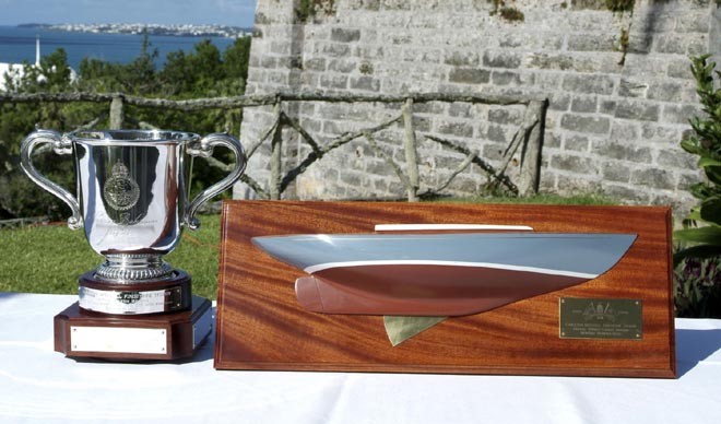The Carlton Mitchell ’Finnesterre’ Trophy<br />
PHOTO CREDIT: Talbot Wilson/PPL<br />
Newport Bermuda Race © PPL Photo Agency - copyright http://www.pplmedia.com